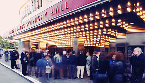 Symphony goers outside Davies Symphony Hall
